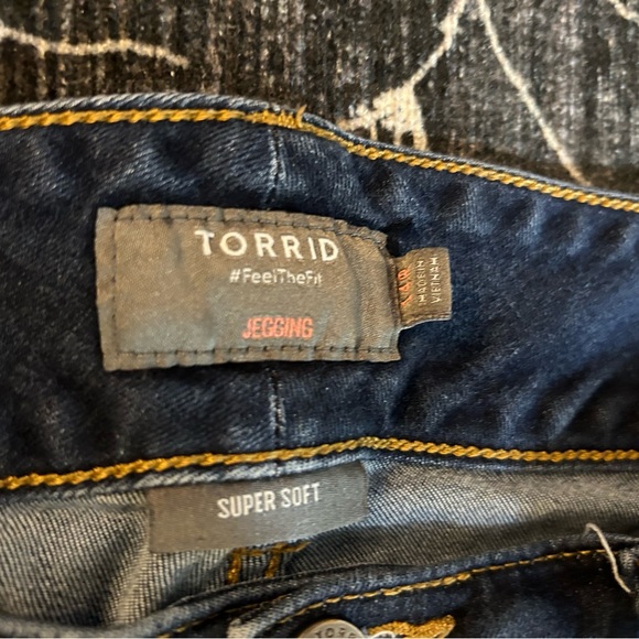 Torrid Dark Blue Women's Skinny Jeans - Picture 2 of 3
